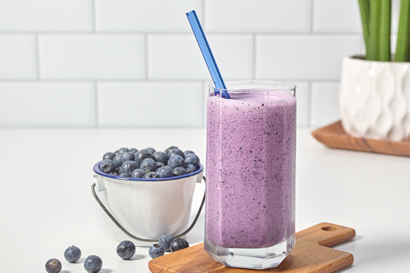 Iced Vanilla Collagen Blueberry Smoothie - DairyPure®